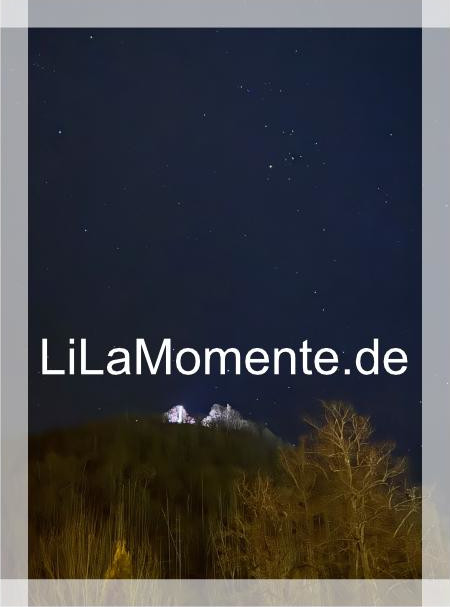 N° 24 - Canossa-Säule bei Nacht